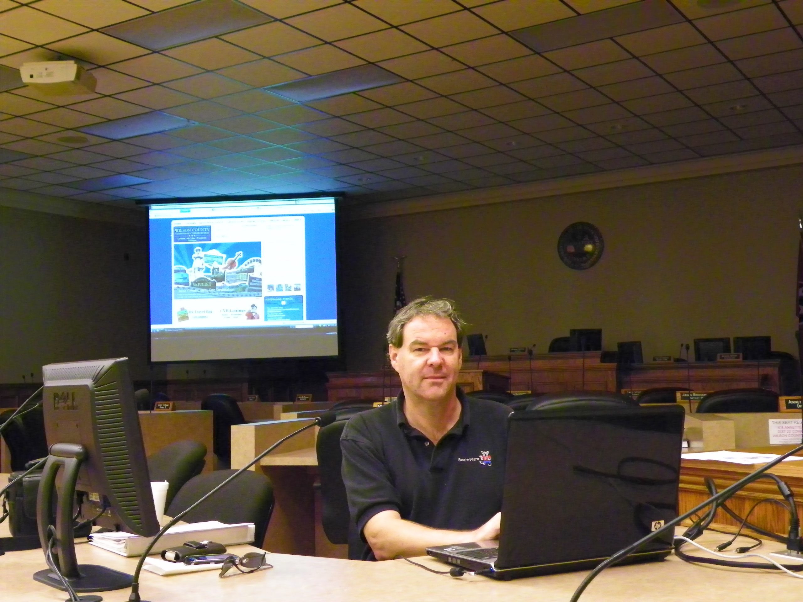 Peter-Presenting-CVB-New-Website-to-Wilson-County-Board-of-Commissioners-